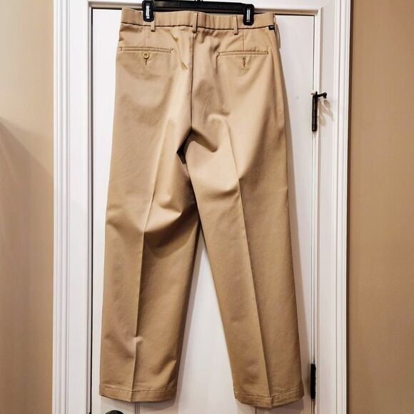 NWOT Dockers 32 x 30 Khaki Pants Pleated Relaxed Fit - Picture 4 of 7